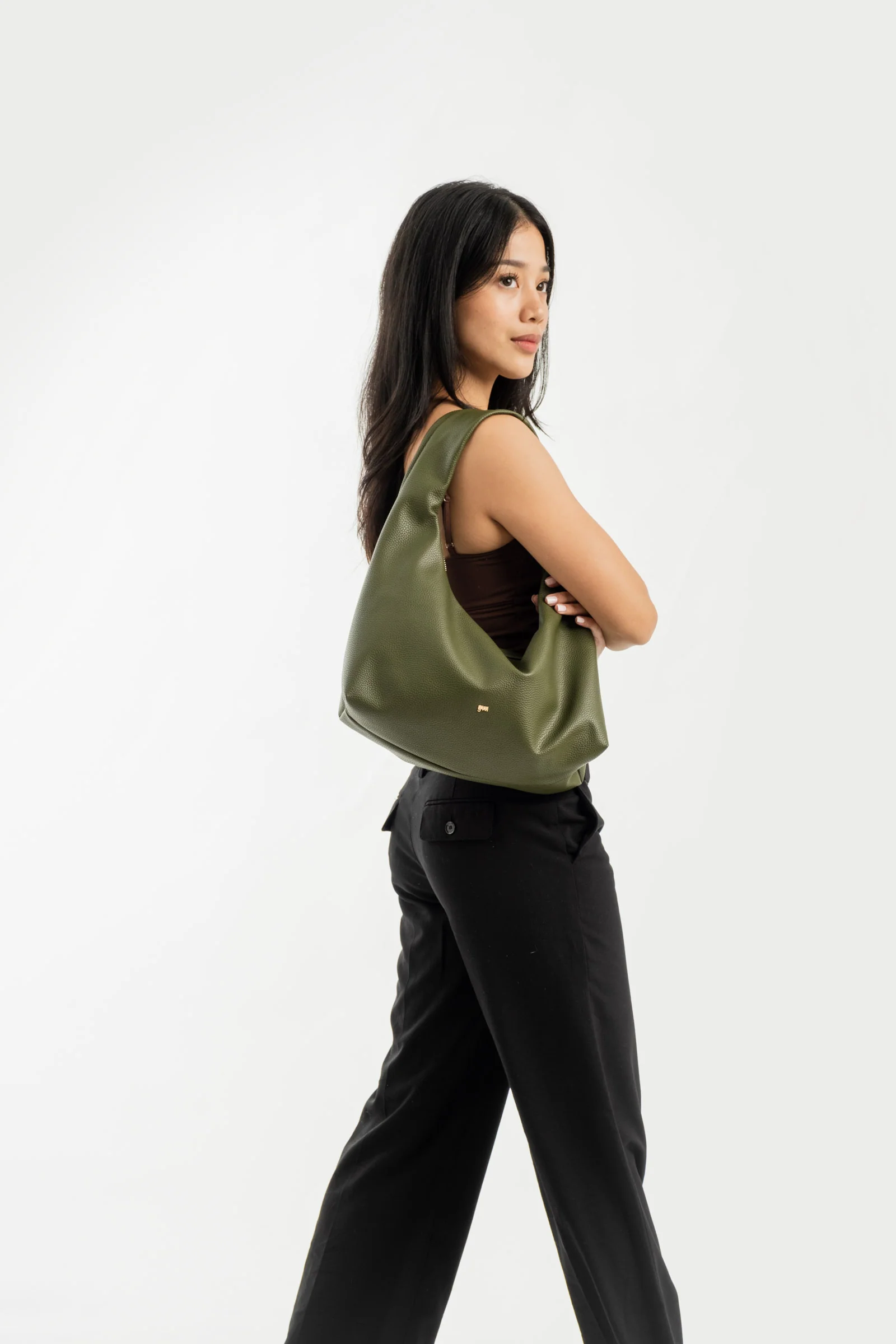 Medium Hobo Bag in Moss (Heavy Pebbled) - Image 2
